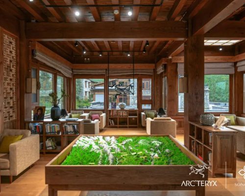 香格里拉松赞酒店始祖鸟门店横断山脉 雪山模型